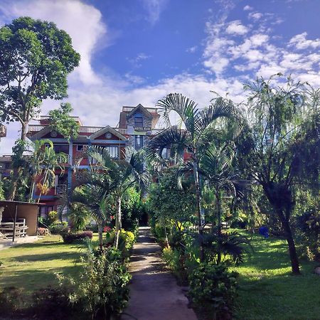 Hotel New Elia Pokhara Exteriör bild