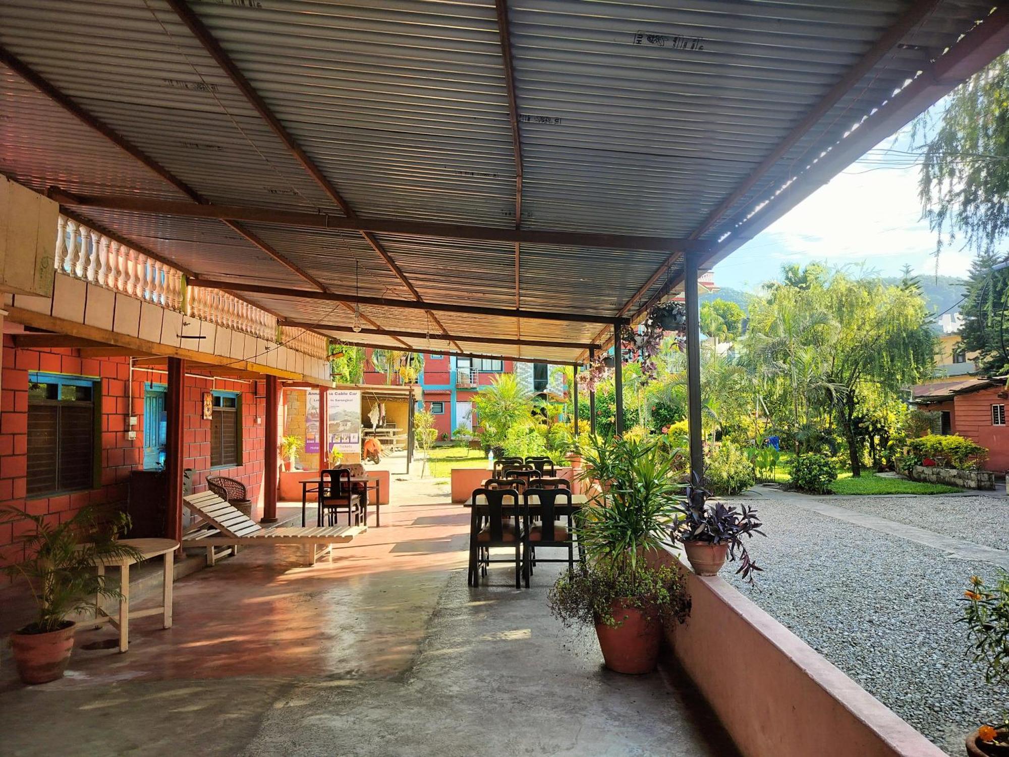 Hotel New Elia Pokhara Exteriör bild